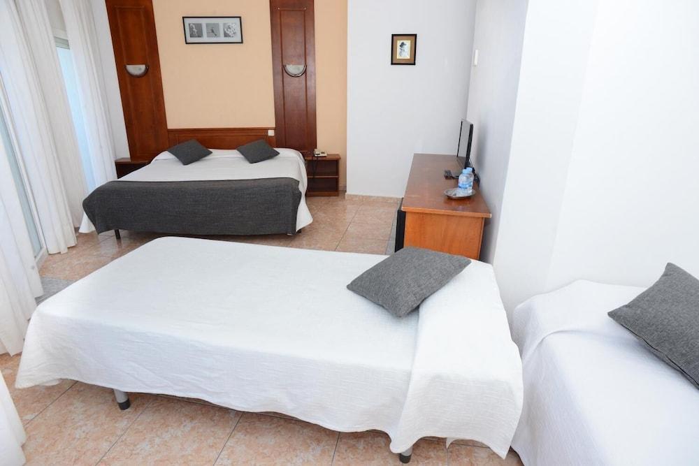 Rallye Hotel L' Escala Екстериор снимка
