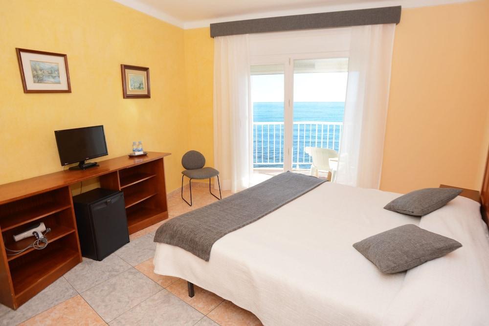 Rallye Hotel L' Escala Екстериор снимка