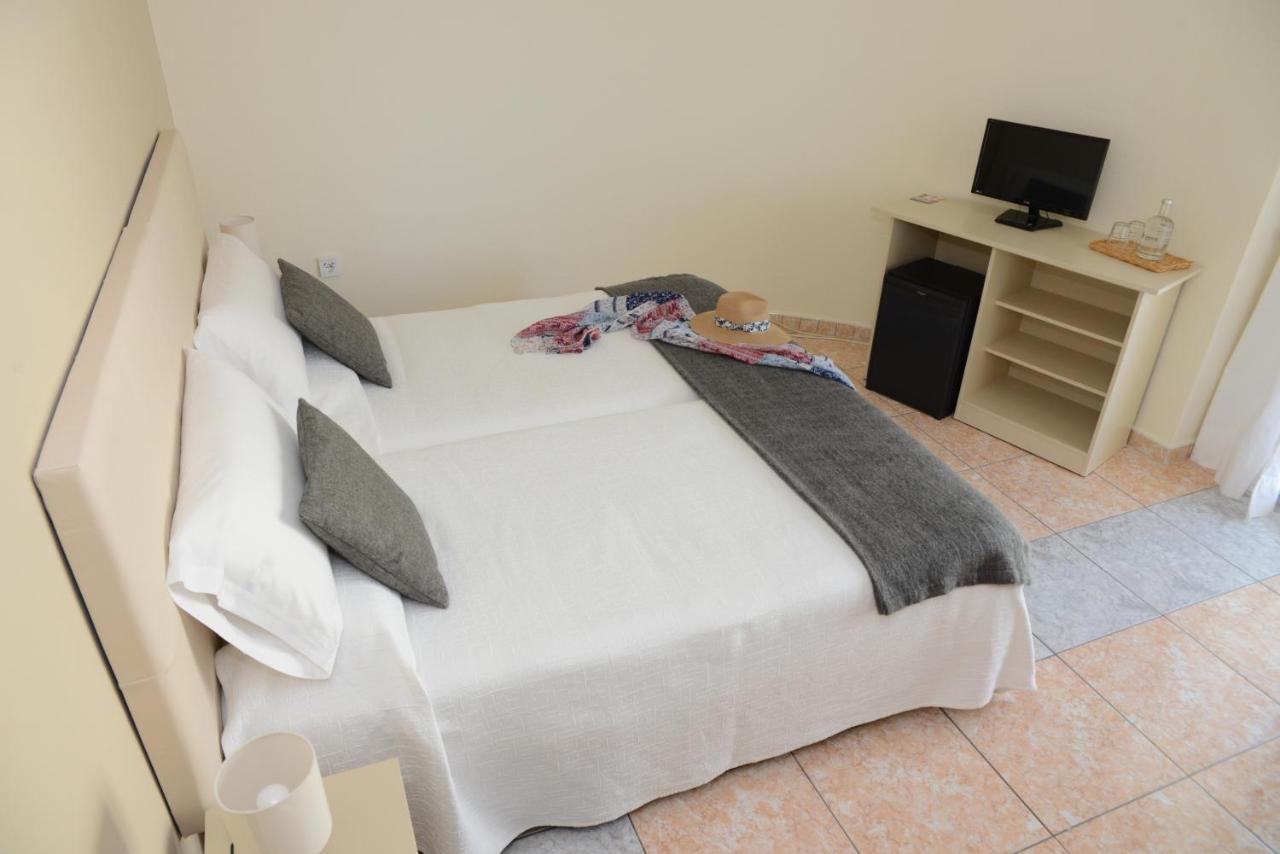 Rallye Hotel L' Escala Екстериор снимка
