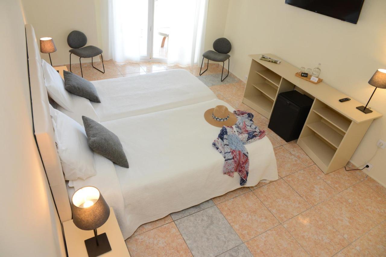 Rallye Hotel L' Escala Екстериор снимка