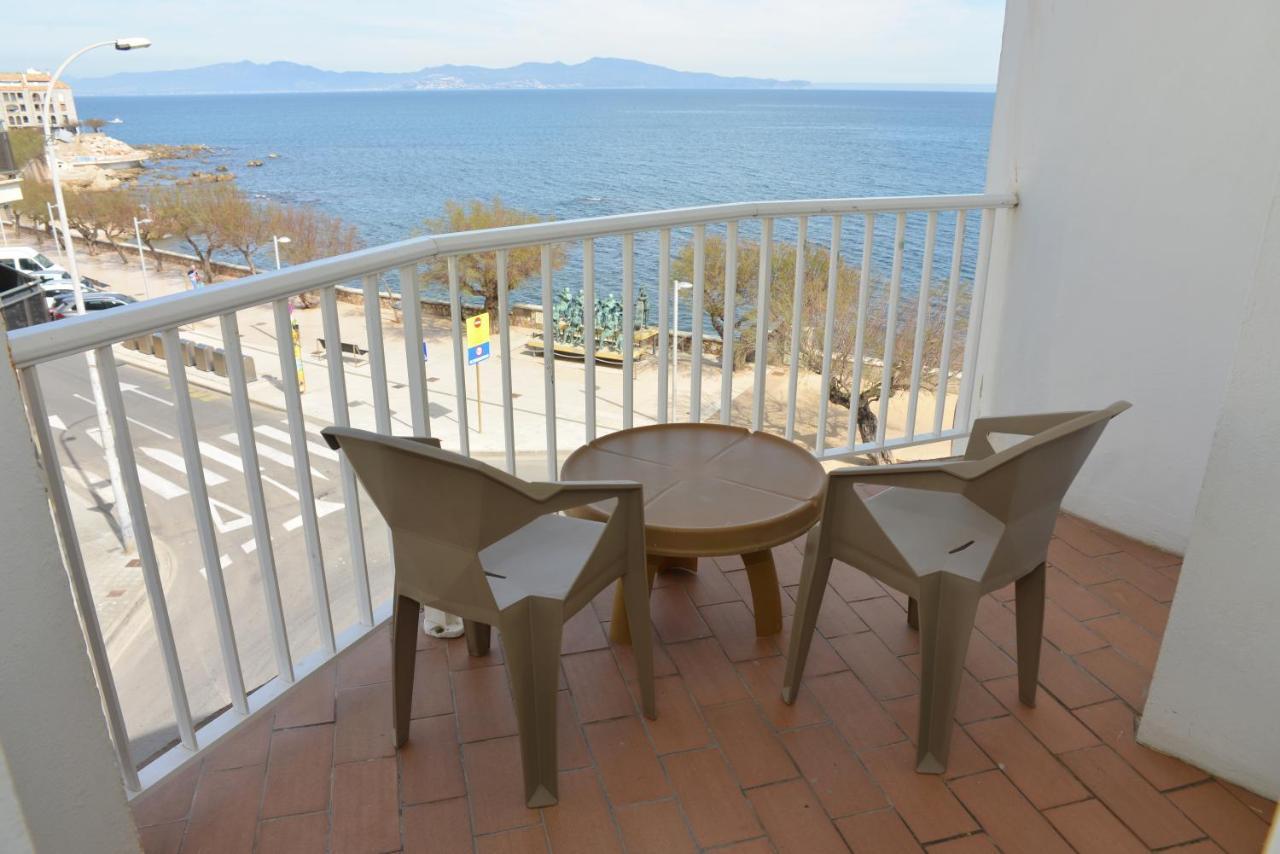 Rallye Hotel L' Escala Екстериор снимка